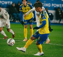 「やっぱ天才だわ」相手GKを嘲笑う！27歳日本人MFのパネンカに反響「余裕ありすぎ」