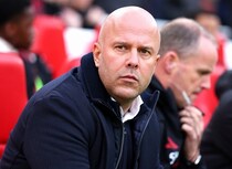 「私がスロットなら…」英レジェンドが絶不調リバプールに“重大な決断”を要求！「自分がベンチにいて走らない選手を見たらどう思う？」