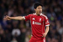 「エンドウを起用すればもっと堅実だ」絶不調で12位転落のリバプール、遠藤航の先発待望論が現地で浮上！「スロット監督は信頼していないが…」