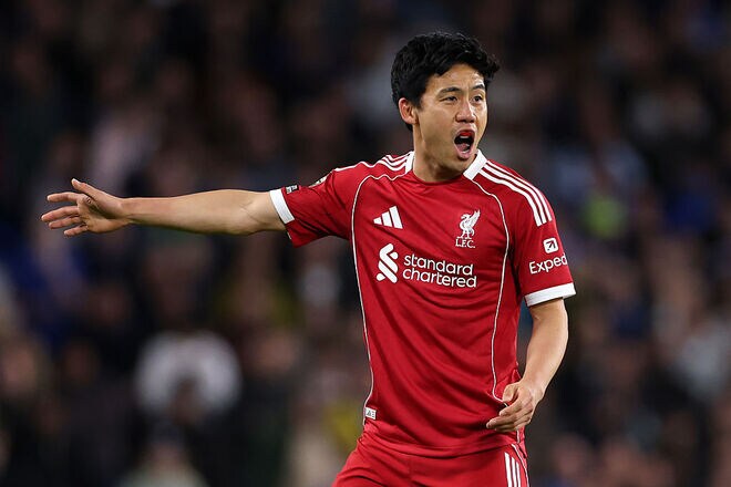 「エンドウを起用すればもっと堅実だ」絶不調で12位転落のリバプール、遠藤航の先発待望論が現地で浮上!「スロット監督は信頼していないが…」