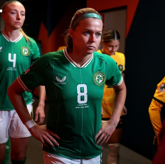 首に腕を回してぶっ倒す! 英女子リーグ杯で「WWE風」なファイトにファン唖然「思っていたよりひどい」「衝撃的」