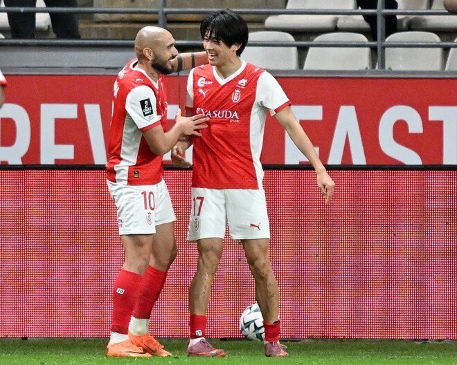 「ランスの決定力の象徴だ」中村敬斗が今季6点目! 意表突く一撃をGKは見送るだけ「ナカムラが勝利を確定させる」と現地報道