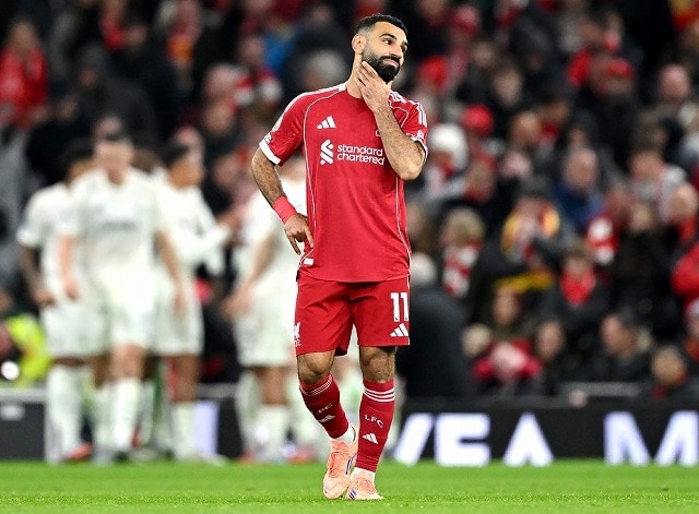 「新契約が必要な時しか発言しない」リバプール伝説OBが大エースの“沈黙”を痛烈批判！「いつもファン・ダイク。他にいないのか？」