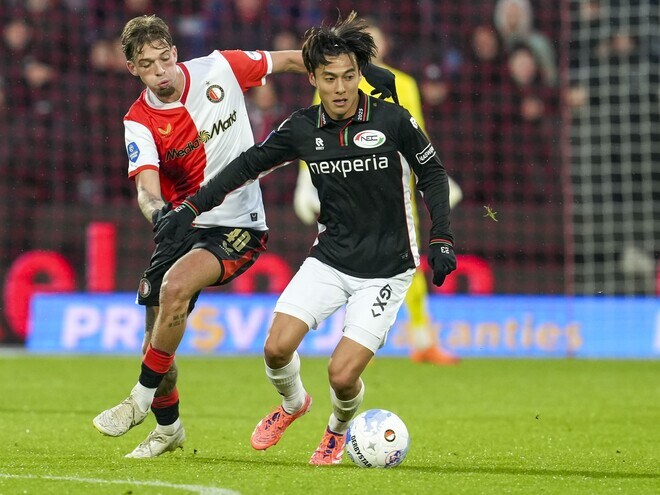 「彼は頭のいい選手」「マシーンのようだ」エールディビジで躍動する佐野航大を現地識者たちが絶賛！「大きなポテンシャルを秘めている」