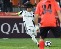 伝家の宝刀、炸裂！ コースも軌道も完璧すぎるゼルビア下田北斗のFK弾に脚光「中村俊輔感ない？」「惚れ惚れしちゃう」【ACLE】