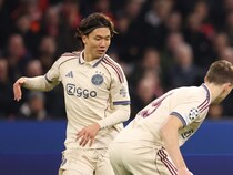 アヤックス暫定指揮官が板倉滉のアンカー起用を説明！「コントロールを維持し、連係を取れる選手を求めている」