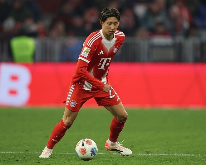 「狂っている」8か月ぶりの出場で即アシストの日本代表戦士に海外驚嘆!リバプール加入後いまだ0G0Aの“ドイツ天才”と比較され…「DFじゃないのか?」「復帰して1分で…」