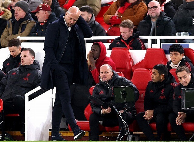 「HT時点で、1-4で負けるとは誰も予想していなかった」リバプールが崩壊…母国王者に惨敗で指揮官が失望「感情は非常にネガティブ」【CL】