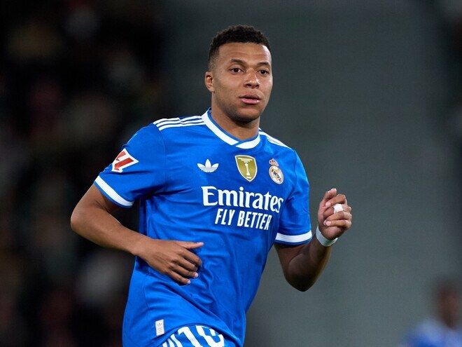 「決定力がやばい」「どうなってるねん」わずか7分間でハット達成! 圧巻4ゴールのエムバペにファン衝撃「とんでもないことしてる」