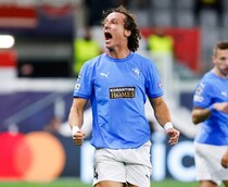 「ま、まだ現役だったのか」南野に被弾したキプロス王者、同点ゴールを決めた38歳元ブラジル代表スターにネット騒然「似てるなって思ったらご本人だった」「ここにいたのか」