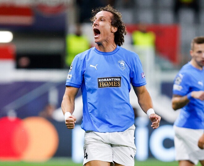 「ま、まだ現役だったのか」南野に被弾したキプロス王者、同点ゴールを決めた38歳元ブラジル代表スターにネット騒然「似てるなって思ったらご本人だった」「ここにいたのか」