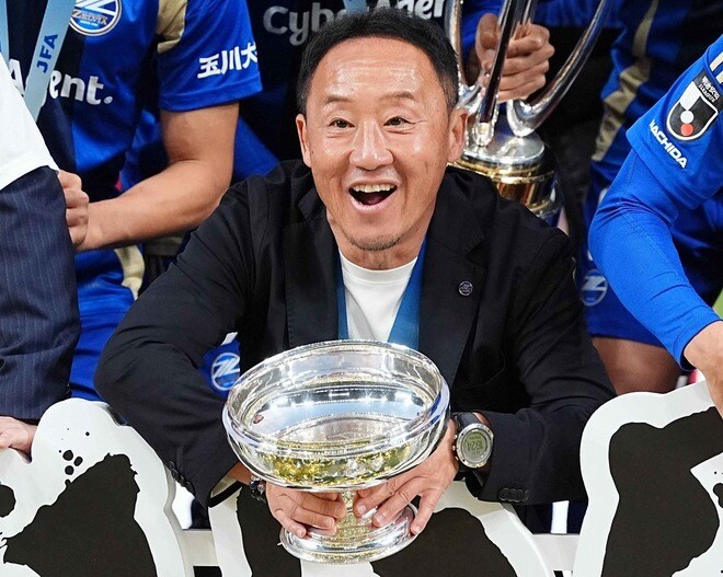 「超朗報ですね」初タイトル獲得の町田、黒田剛監督との契約更新を発表！ ファンからは「涙が出るほど嬉しい」「来季の躍進にも期待」の声