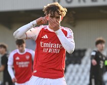 「アーセナルの未来は明るい」期待の15歳が強烈インパクト！ ３人抜き衝撃弾にファン熱狂「信じられない」