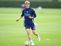 １年間出場なし…無所属の日本人DFに世界的名手たちから続々エール。海外メディアも注目「回復までの道のりがいかに難しいものか…」