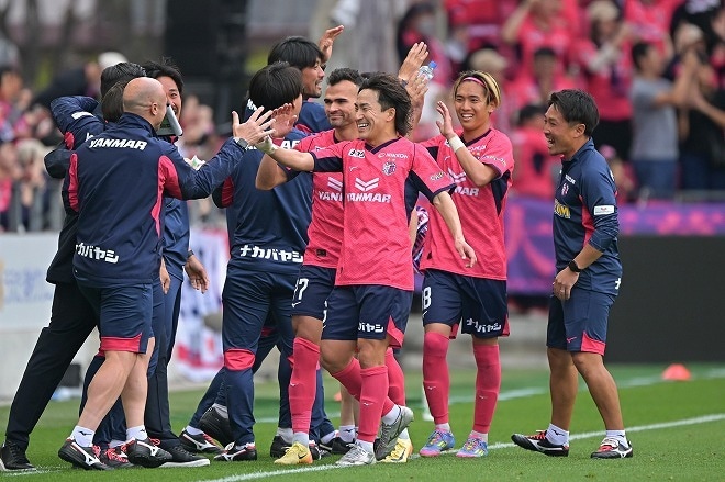 「サッカー選手はサッカーだけするのがすべてではない」人を笑顔にさせ、ピッチ内外で輝きJ1通算300試合出場。改めて振り返る登里享平の貴重な17年の道のり