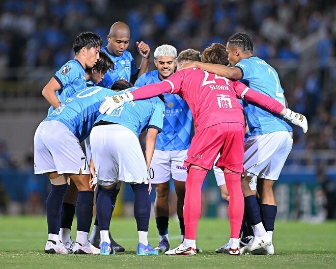ラスト２試合のテーマは「感謝」と「未来」。指揮官の決意に27歳守護神も呼応「“まだこいつら死んでねーぞ”って」【横浜FC】