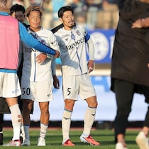 「簡単なシーズンではなかった」キャプテン山口蛍が実感。力強く戦い抜き、８年ぶりの歓喜「次はJ１で長崎旋風を巻き起こしたい」