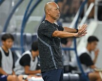 「選手たちには本当に感謝です」最終節に劇的なJ２残留を果たした富山。安達監督は安堵「やっと最後間に合ってね。ほっとしています」