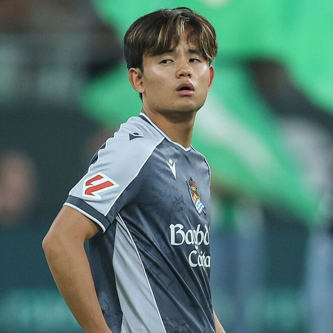 「スタメンの座は危うい」なぜ主軸だった久保建英がバックアッパー降格の危機に陥っているのか。ソシエダ番記者が明かした“事情”「タケに依存する必要がなくなった」【現地発】