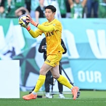 まさに“超人級”の反応！ 鹿島が16度目のクリーンシート。GK早川友基の超絶ビッグセーブにSNS騒然「まじ意味わからん」「捕球はバケモン」