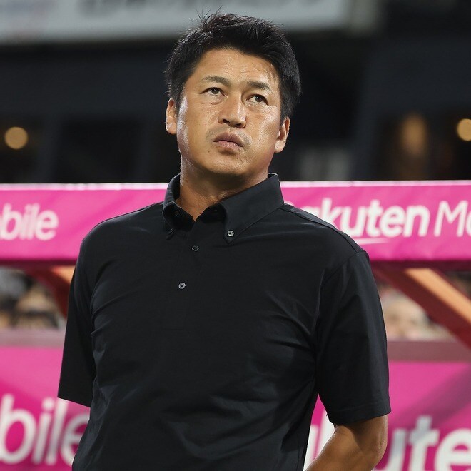 「申し訳ありません」そして９秒間の沈黙...ヴィッセル指揮官が涙をこらえて伝える「今シーズン限りで退任することにしました」