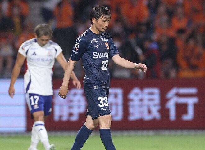 「悔しいし、辛い」“今季全試合出場”の元日本代表MFが退団決定に心中告白 突然の発表にファンは絶句「寂しい...信じたくない」「ショックすぎます」