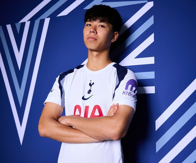 日本代表に朗報！名門トッテナム加入の21歳DF高井幸大がついに実戦デビュー！U-21チームの練習試合に先発出場 「スパーズのユニホームを着て初めてプレーした」
