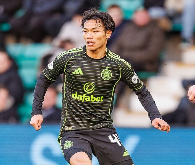 「まったく違う選手だ」５戦で２G３A！欧州名門で“変貌”した日本代表MFに伝説FWが驚嘆！「本当に苦しんでいたが…」