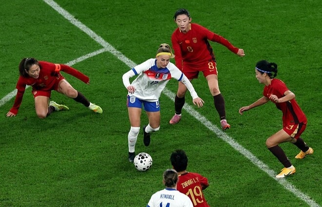 「中国史上最大の敗戦」中国女子がイングランドに衝撃の０－８惨敗…母国メディアは茫然「胸が張り裂ける屈辱的な敗北」「栄光はなぜ崩れ去ったのか？」