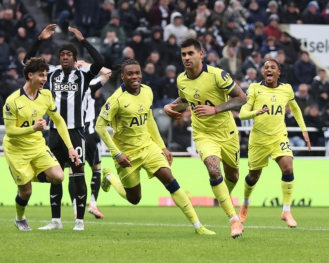 「まさに起死回生」後半ATに劇的同点弾！ トッテナム主将のバイシクルショットにファン喝采「ストライカーか？」「ロメロCFの高井CBありだな」