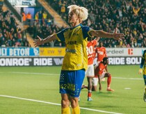 「キレッキレだな」「止まんねえ」20歳の日本代表FWが大暴れ！森保ジャパンGKから圧巻２ゴール＆絶秒ヒールアシストにネット驚嘆！「日本人FWでは唯一無二では？」