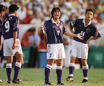 「凄いメンツ！」「中田ヒデと本田が肩組んでいるのが貴重」レジェンド日韓戦に出場した元日本代表戦士の“豪華”集合ショットが反響！「城さん、どんどんでかなるやん」