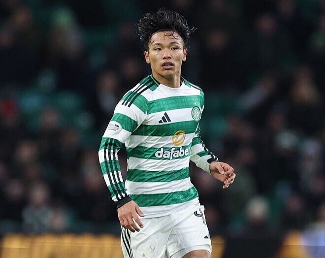 「見てくれ」「ファンタスティックなパスだ」不振から脱却の日本人MFにレジェンドが驚嘆！日本代表FWが決めた決勝弾を演出！地元メディアは「スケープゴートにされていたが…」