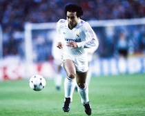 マドリーの伝説FW「太ったな」「懐かしすぎる」。北中米W杯の抽選会に登場「現役時代の面影を感じられない」などの声