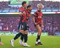 鹿島が９年ぶり９度目のJ１優勝！ ホームで横浜FMに２－１勝利、レオ・セアラが殊勲の２発