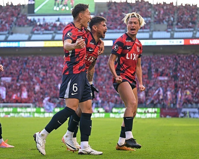 鹿島が９年ぶり９度目のJ１優勝！ ホームで横浜FMに２－１勝利、レオ・セアラが殊勲の２発