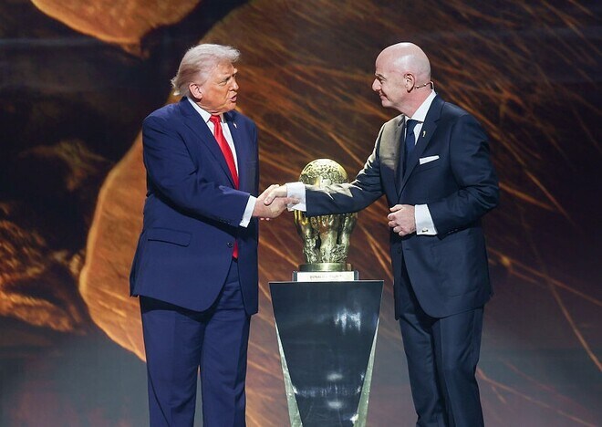 「世界的スキャンダル寸前」「退屈で長い」W杯組分け抽選会を欧州メディアが痛烈批判!「不快」「いかにサッカーが二の次になっているか」