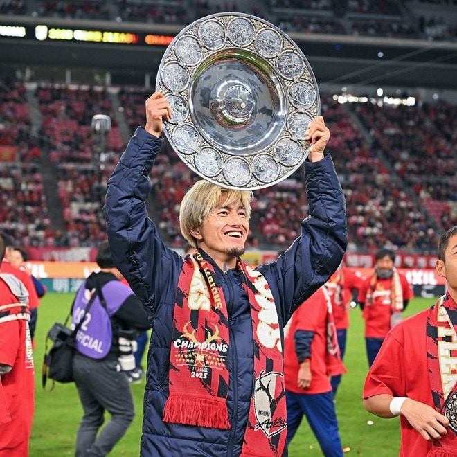 「礼儀正しさ好き」「姿勢がかっこいい」歓喜の瞬間、真っ先に向かったのは…鹿島エースの“紳士的振る舞い”に反響「強いだけじゃない本物の漢」