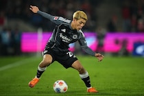 「これが現実であるはずがない」「恥を知れ」日本代表10番を擁するドイツ強豪が０－６惨敗でファン怒り　５失点以上は今季３度目「もはや破滅しつつある」「監督は出て行け」