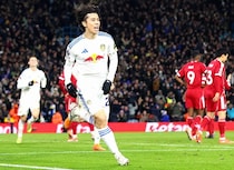 「またも魔法のような夜。世界のどこにもない熱狂ぶりだ」スタジアムが揺れた！リバプールに敗戦濃厚の96分、田中碧が起死回生弾！リーズ指揮官が誇る