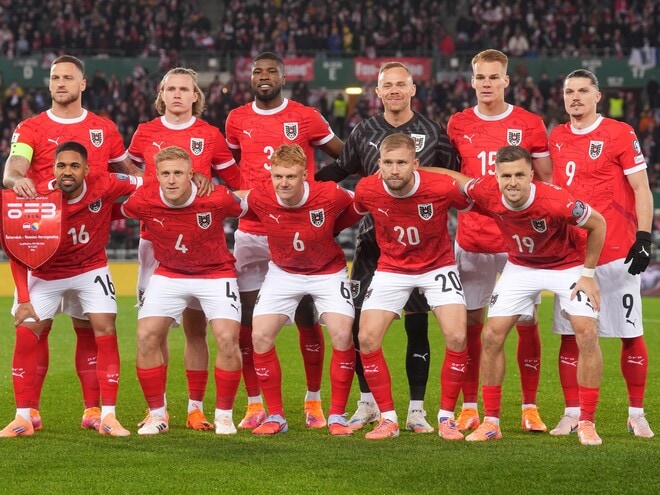 「練習着じゃないよな？」「地味すぎる」７大会ぶりW杯出場のオーストリア、本大会用ユニホームに母国ファンから賛否の声「イカしてる」「完璧なデザイン」