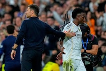 「ヴィニシウスが指揮官に怒りを爆発させた日、何かが壊れた」“混迷”するマドリーにレジェンドOBが意見「中盤の思考スピードが遅い」【現地発コラム】