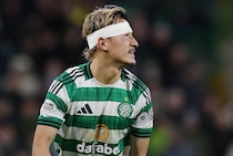 「絶対にレッドカード」「恥ずべきだ」日本代表FWの行為に敵軍サポが怒り　首位攻防戦で何があった？「かんしゃくを起こした以外の何物でもない蹴りだった」