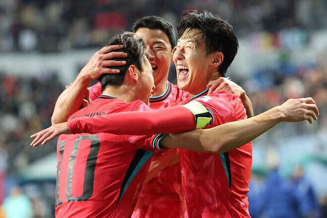 「日本やメキシコよりも強い」「誰が予想したか」韓国代表への高評価に韓メディアは意気揚々!大エースは“出場選手トップ100”ランキングでアジア最上位「三笘や久保との差は比較にならないほど大きい」【北中米W杯】