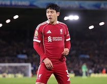 「不当に扱われている」公式戦の出場はわずか242分間…遠藤航の起用法に地元メディアが苦言「出場機会がないのは不運」「失点をしているのに…」