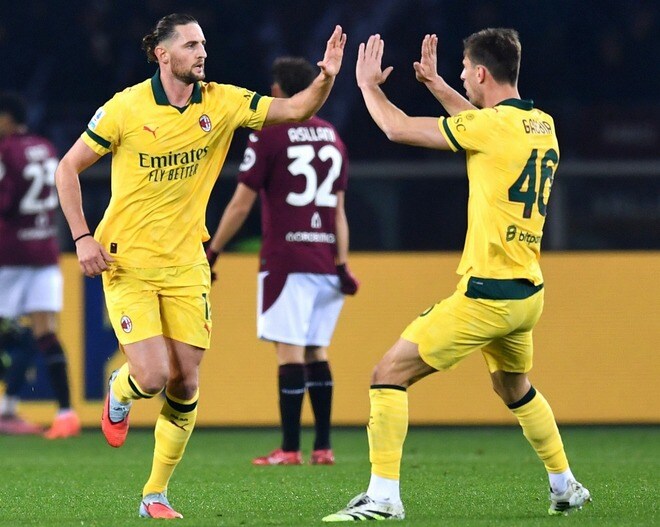 「とんでもないシュート」無回転ミドル炸裂！ ミランの新戦力MFが決めた強烈な長距離砲が話題！「何回みても凄い」「時が止まったような衝撃」