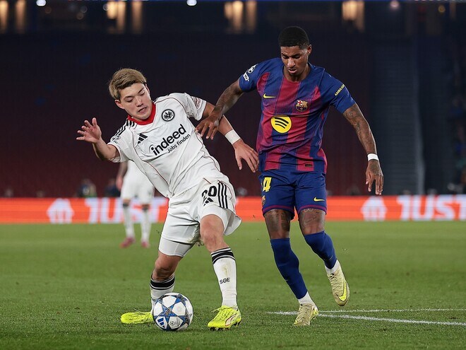 「希望は4分で打ち砕かれた」「一時的に混乱に陥った」バルサ相手に奮闘も逆転負け。CL5戦勝ちなしのフランクフルトに独メディアは嘆き「2失点は完全に避けられた」