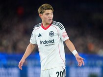 「守備面で何度も貢献」バルセロナ戦に先発した堂安律を地元メディアはどう評価した？「それ以外は…」【CL】