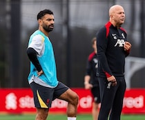 「彼が間違えたと思っているかどうかだ」リバプール指揮官が内紛騒動でメンバー外のサラーに言及「彼と話さないとは言っていない」