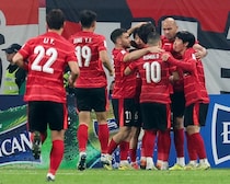 「これぞスポーツの素晴らしさ」試合後に敵サポへ挨拶。中国・成都蓉城の選手たちの振る舞いが話題！「試合が終わればノーサイド」「お互いを称えあうって素敵」【ACLE】